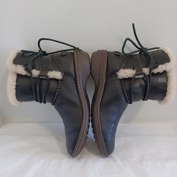 Ugg Rianne winter boots women's black leather sheepskin lined ankle size 7 - Picture 10 of 13